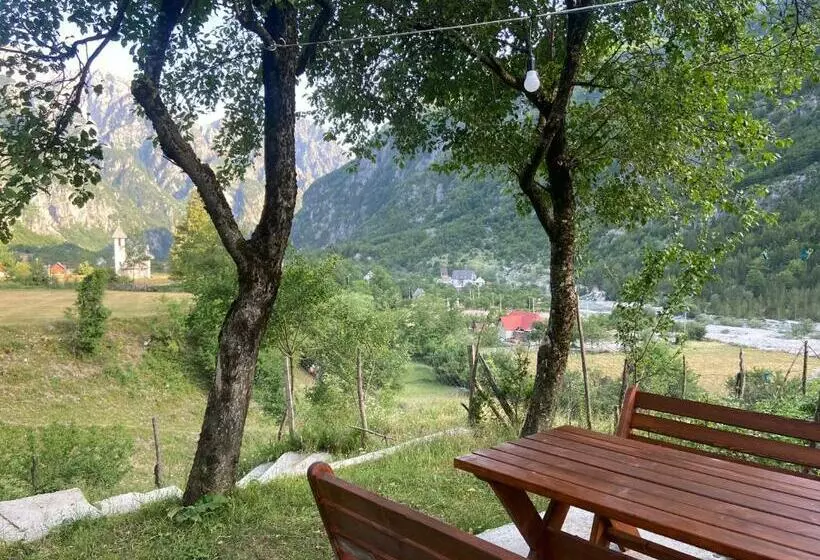 تختخواب و صبحانه Bujtina Pllumi Theth