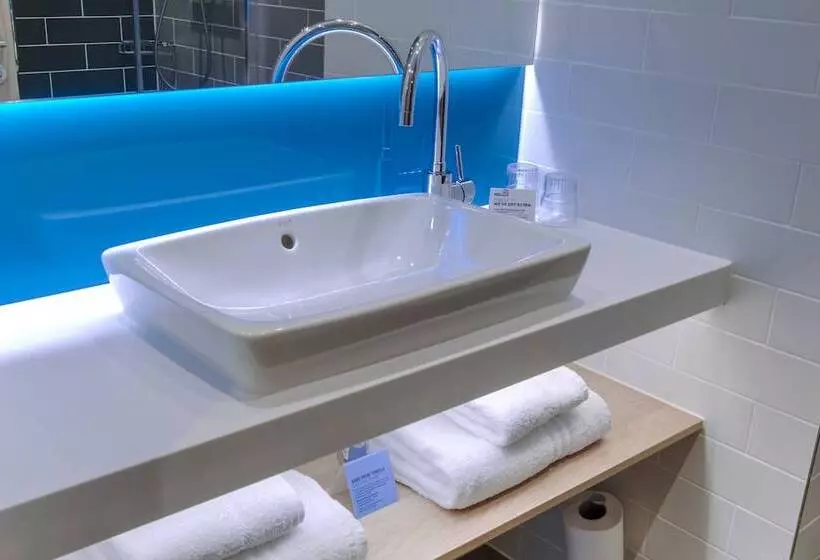 Hotelli Holiday Inn Express Fleet By Ihg