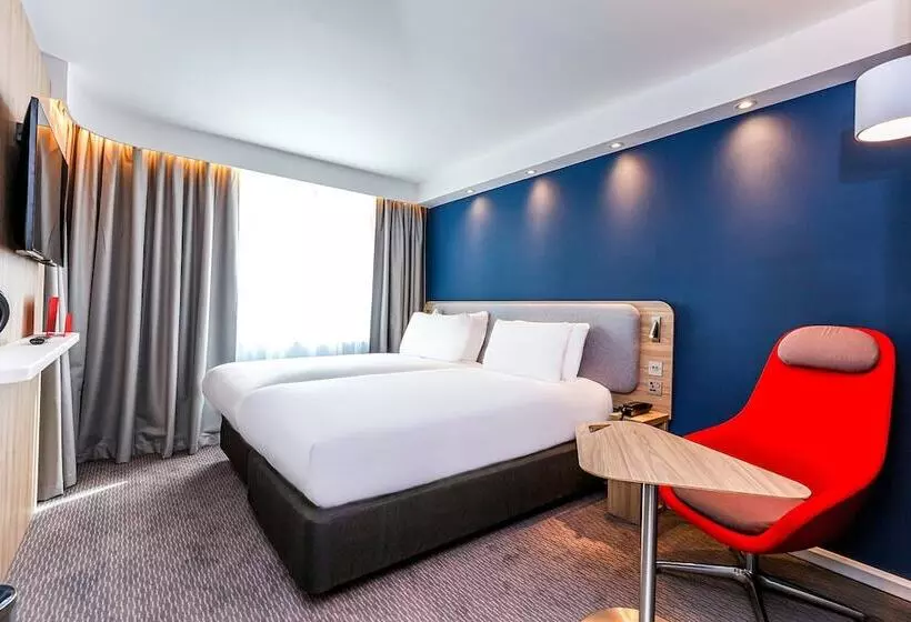 Hotelli Holiday Inn Express Fleet By Ihg
