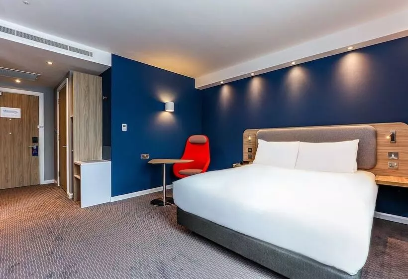Hotelli Holiday Inn Express Fleet By Ihg