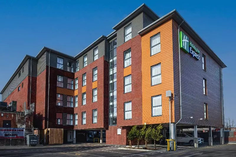 Hotelli Holiday Inn Express Fleet By Ihg