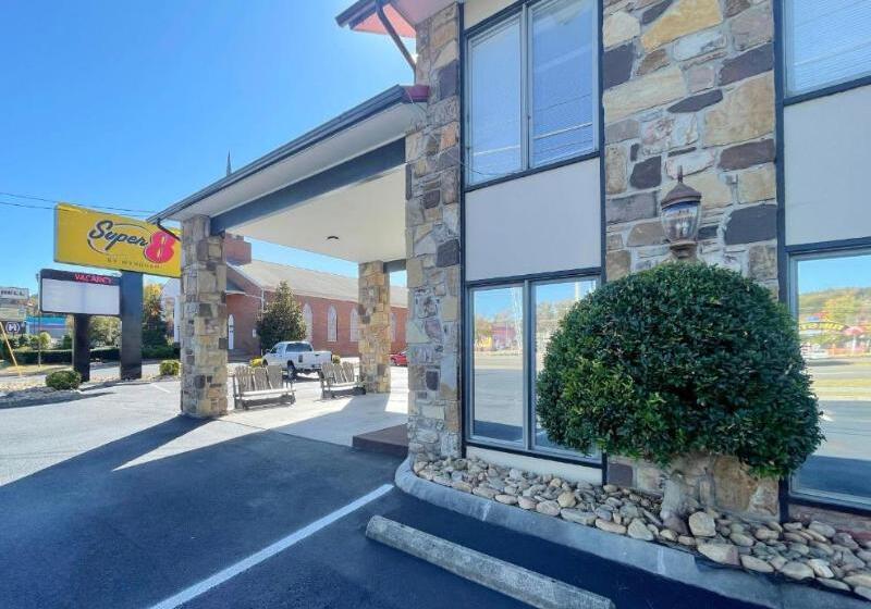فندق Super 8 By Wyndham Pigeon Forge Downtown