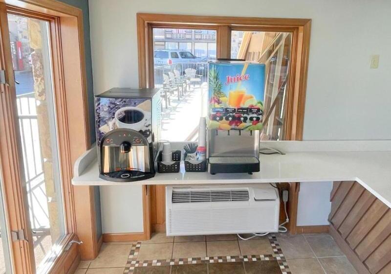 فندق Super 8 By Wyndham Pigeon Forge Downtown