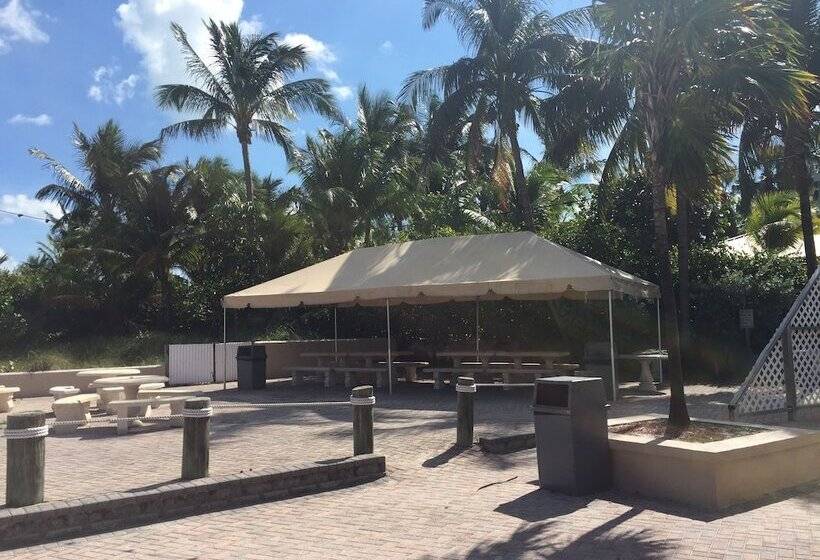 בית מלון כפרי Beach Haus Key Biscayne