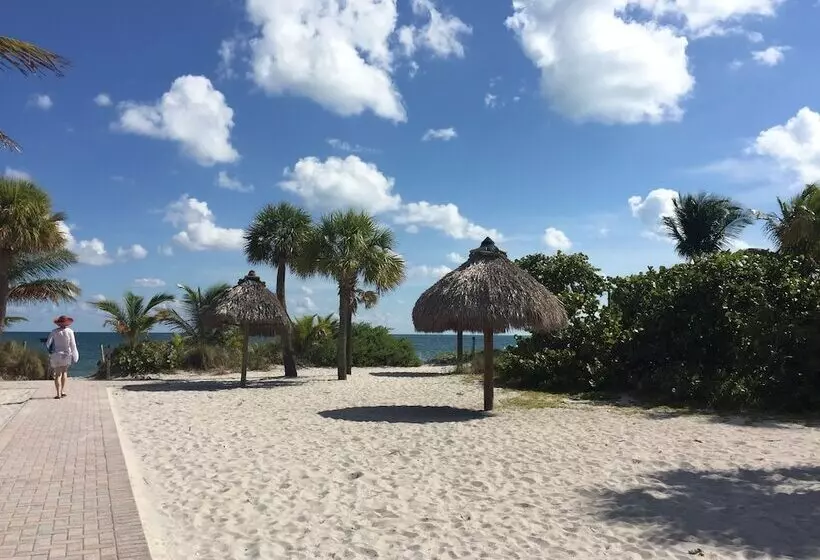 هتل Beach Haus Key Biscayne