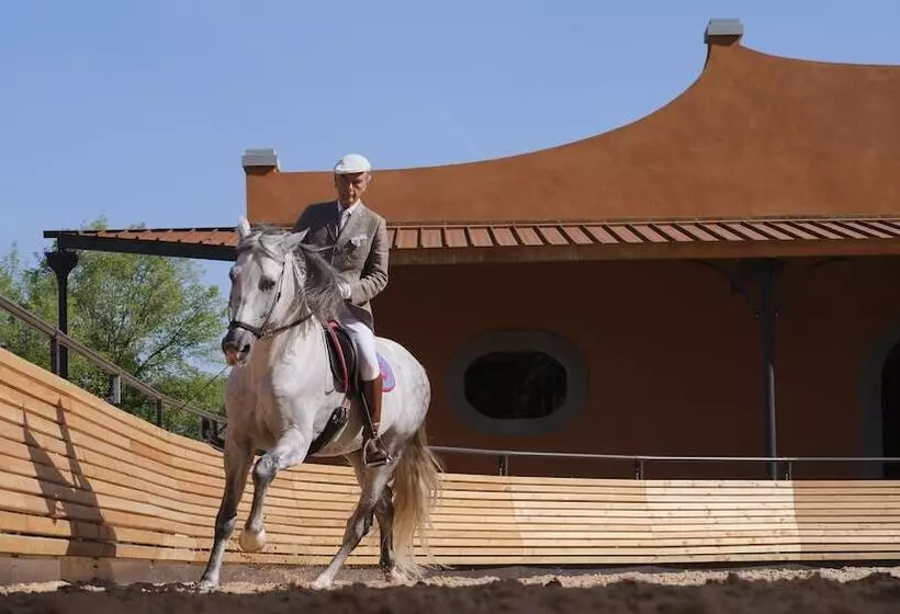 Hotelli Castello Di Reschio