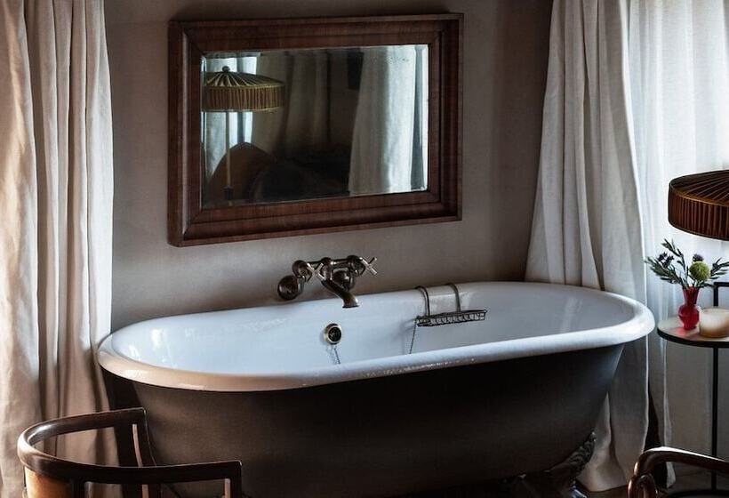 בית מלון כפרי Castello Di Reschio