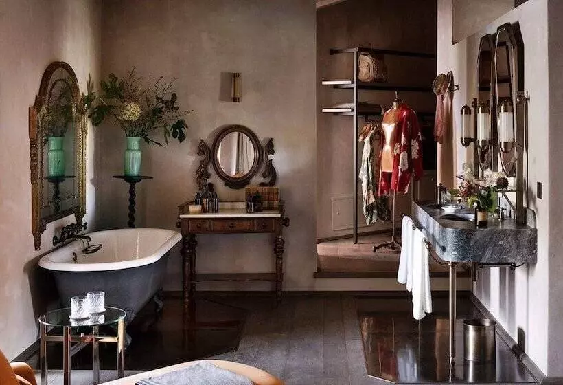 Hotelli Castello Di Reschio