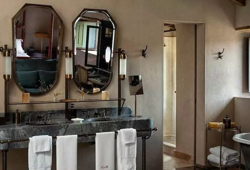 Hotelli Castello Di Reschio