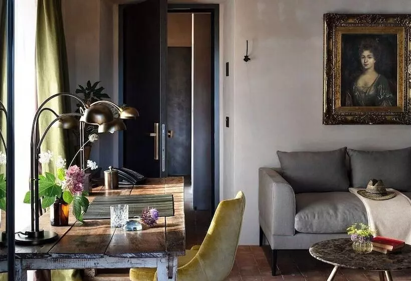 Hotelli Castello Di Reschio