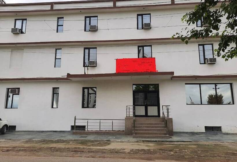 فندق Goroomgo Ambikalia Palace Agra