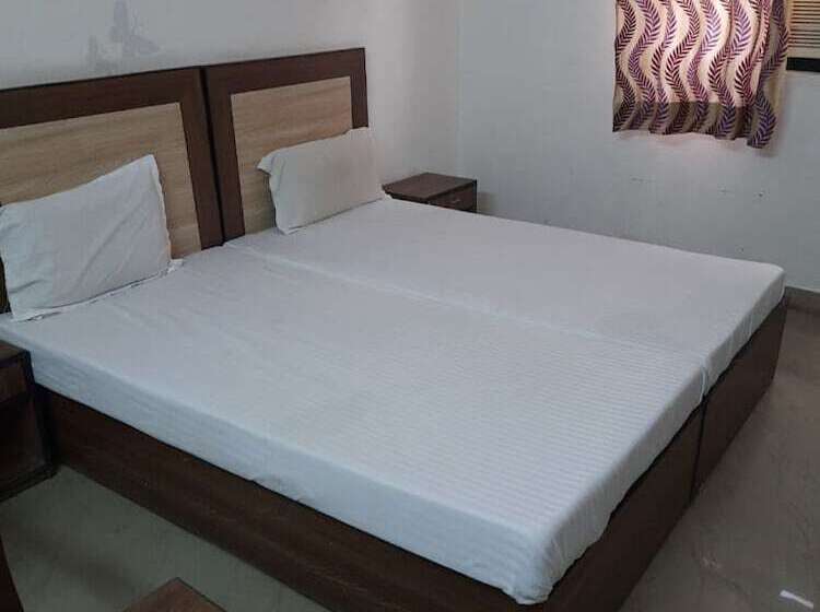 فندق Goroomgo Ambikalia Palace Agra