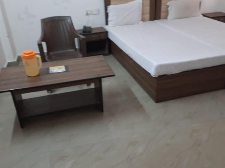 فندق Goroomgo Ambikalia Palace Agra