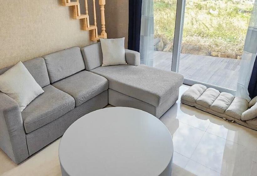 Jeju Sihyeonuipungcha Pension