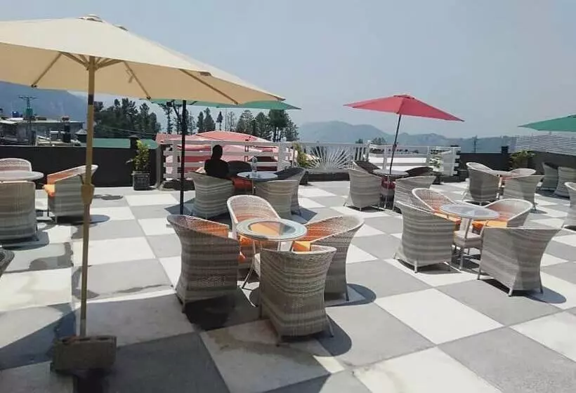 Taj Hotel And Restaurant