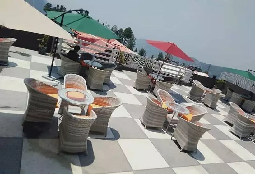 Taj Hotel And Restaurant