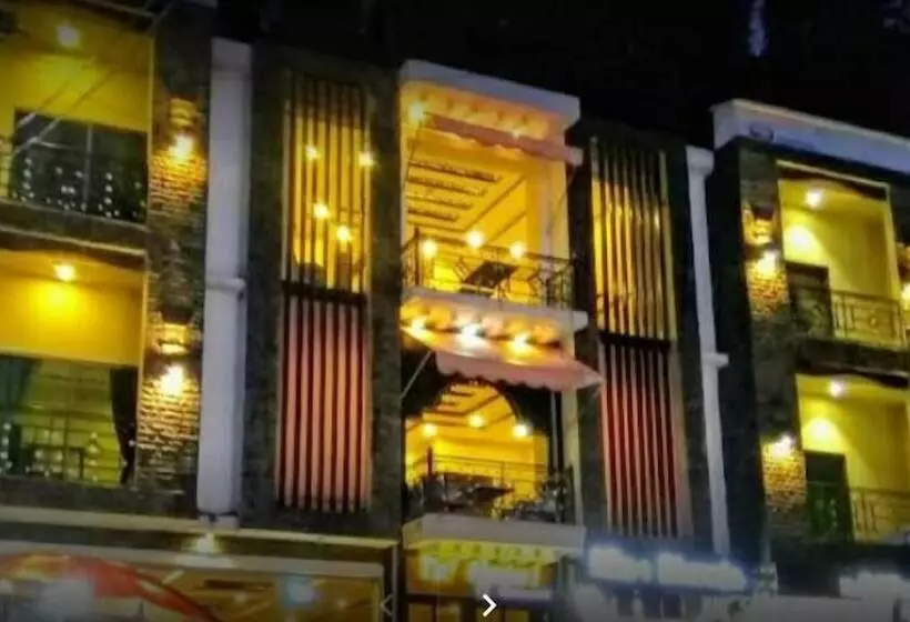 Taj Hotel And Restaurant