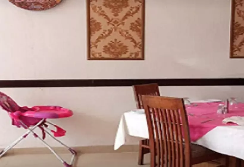 Taj Hotel And Restaurant