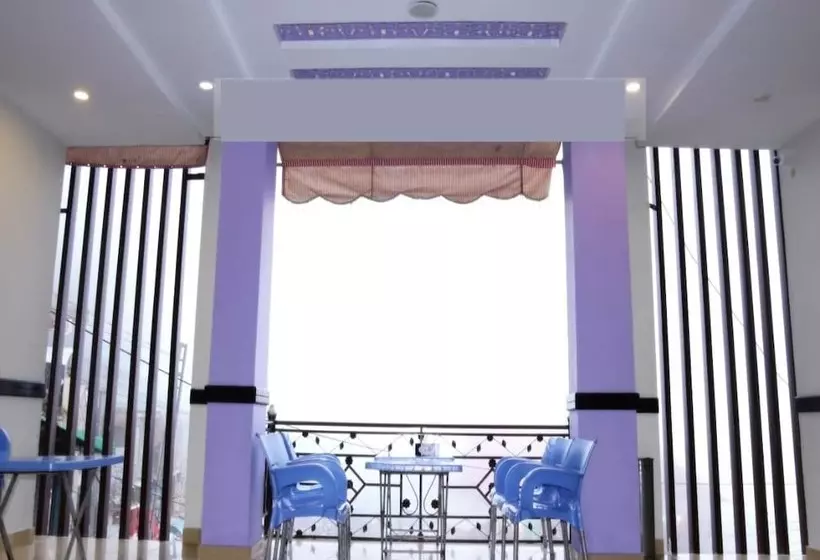 Taj Hotel And Restaurant