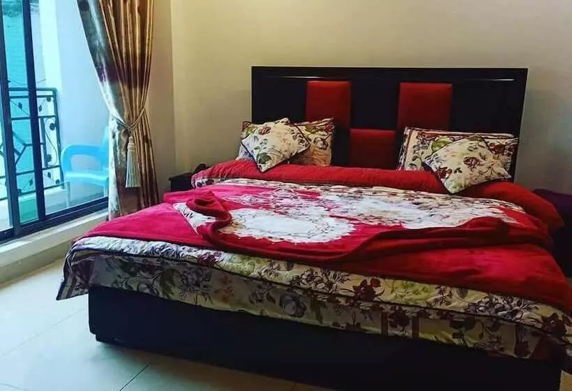 Taj Hotel And Restaurant
