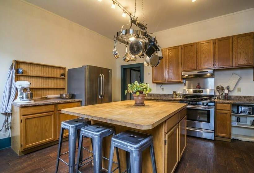 Отель Allegheny Trail House