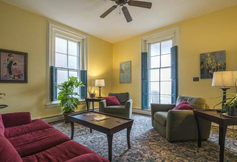 Отель Allegheny Trail House