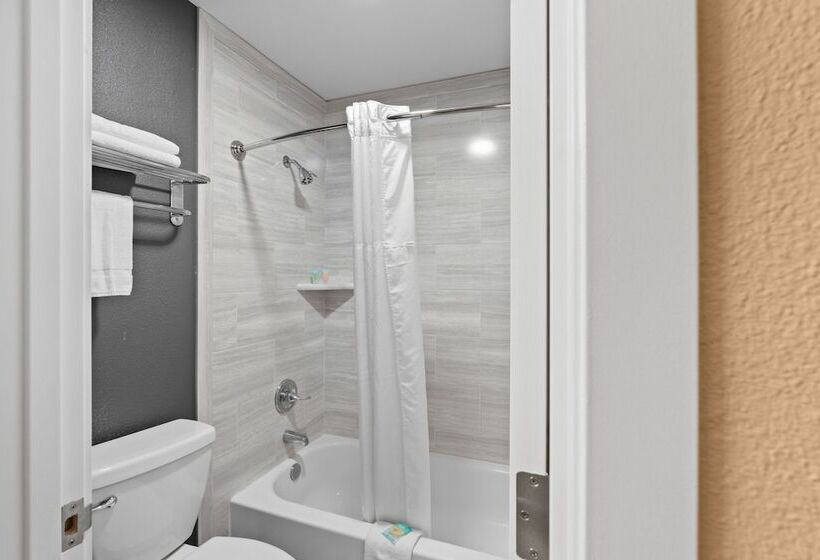 酒店 Basecamp Puyallup A Travelodge By Wyndham