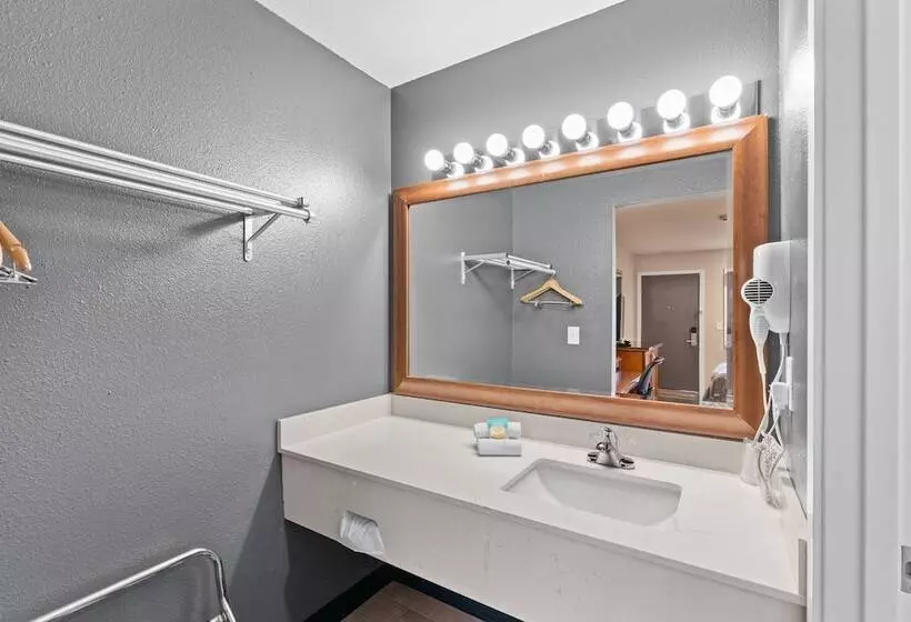 Hotelli Basecamp Puyallup A Travelodge By Wyndham