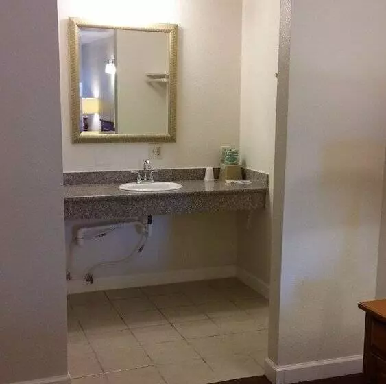 Hotelli Country Regency Inn & Suites