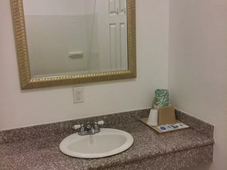 Hotelli Country Regency Inn & Suites