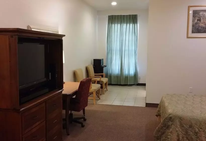 Hotelli Country Regency Inn & Suites