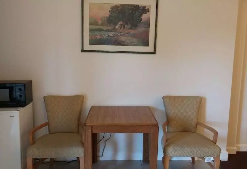 Hotelli Country Regency Inn & Suites