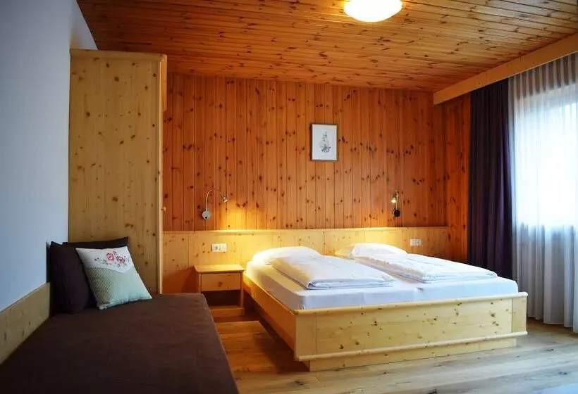 Hotelli Garni Appartements Helvetia