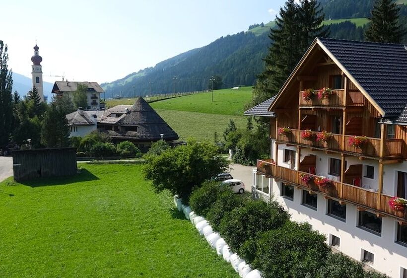 בית מלון כפרי Garni Appartements Helvetia