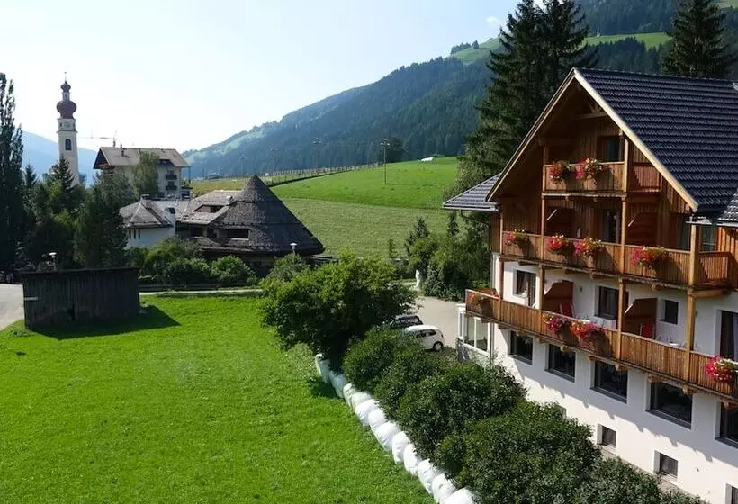 Hotelli Garni Appartements Helvetia