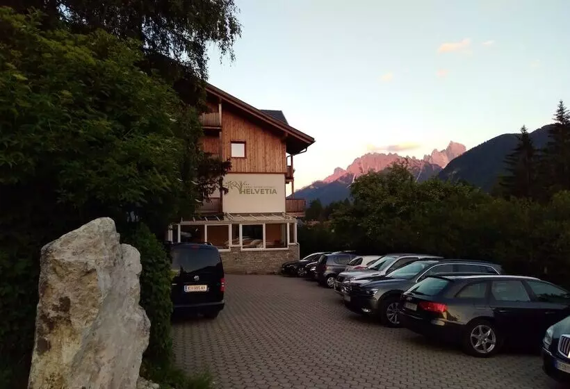 Hotelli Garni Appartements Helvetia