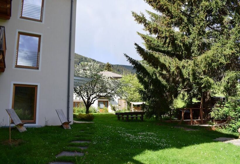 בית מלון כפרי Garni Appartements Helvetia