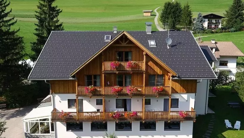 Hotelli Garni Appartements Helvetia