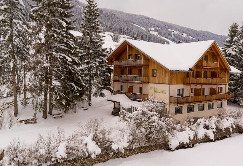 בית מלון כפרי Garni Appartements Helvetia