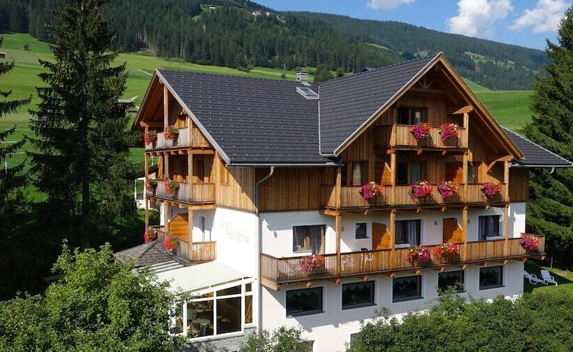 בית מלון כפרי Garni Appartements Helvetia