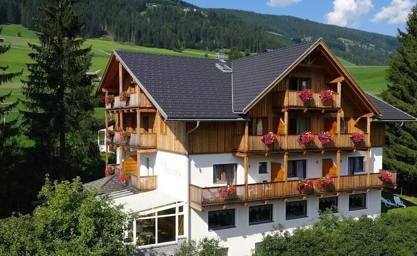 Hotelli Garni Appartements Helvetia