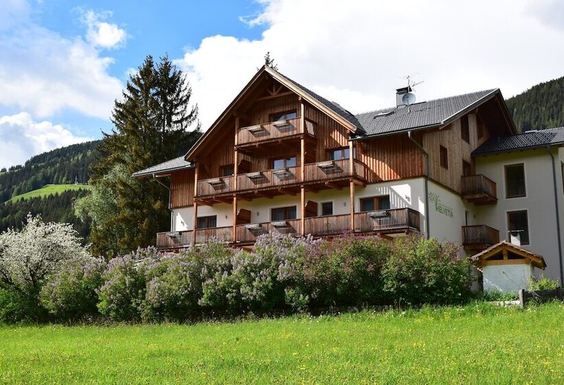 בית מלון כפרי Garni Appartements Helvetia