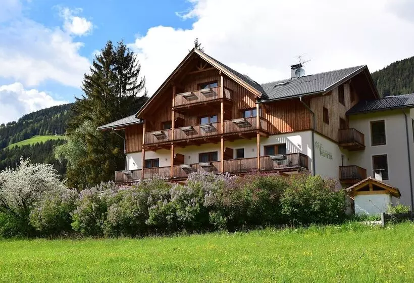 Hotelli Garni Appartements Helvetia