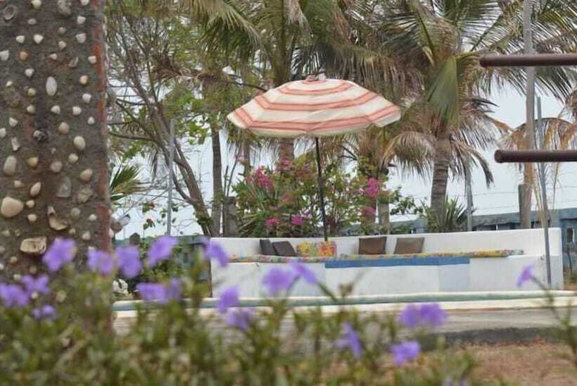 هتل Somar Surf Camp & Lodge