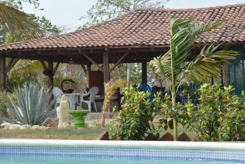 هتل Somar Surf Camp & Lodge