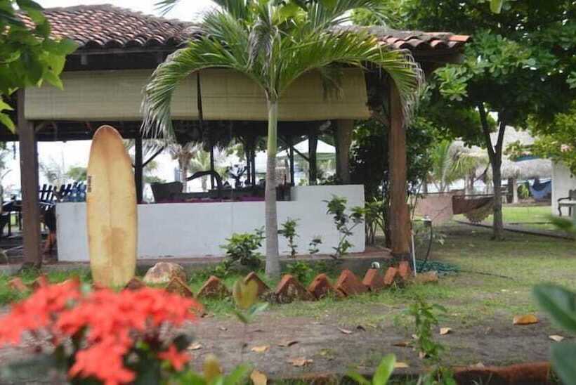 هتل Somar Surf Camp & Lodge