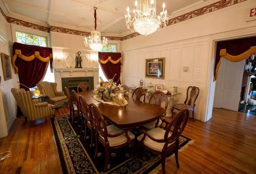 ホテル Boggs Mansion