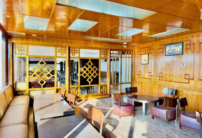 ホテル Tara Palace Resort And Spa