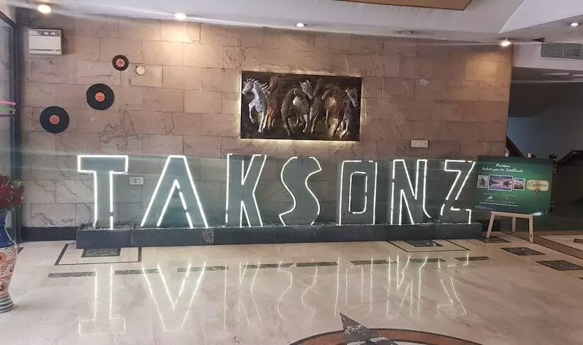 ホテル The Taksonz