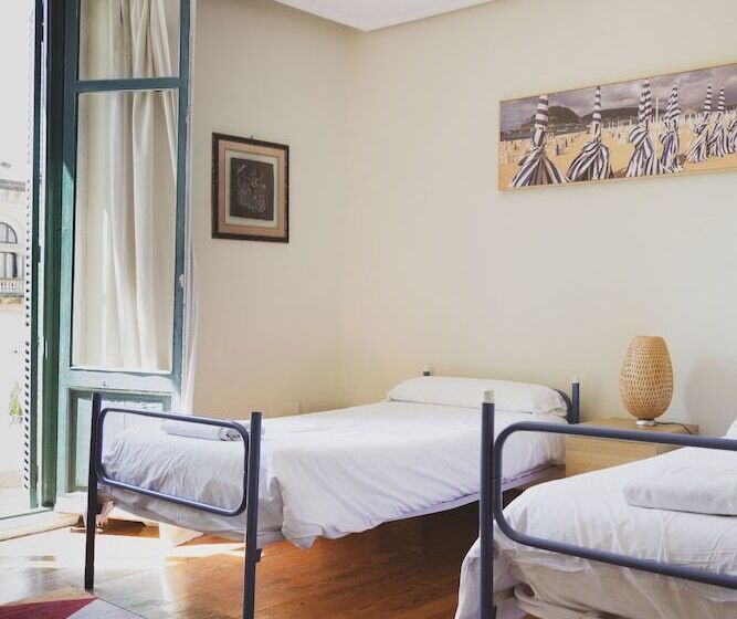 فندق Urban House Hostel